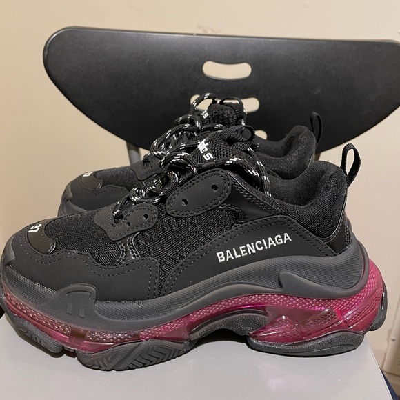 ✨Balenciaga Women’s Triple S clear sole chunky sneakers✨ - Picture 3 of 8